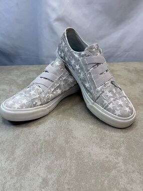 Blowfish Women’s Size 9 Gray Star-Print Slip-On Sneakers EUC